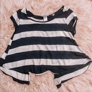 3/4 length split back tee-shirt